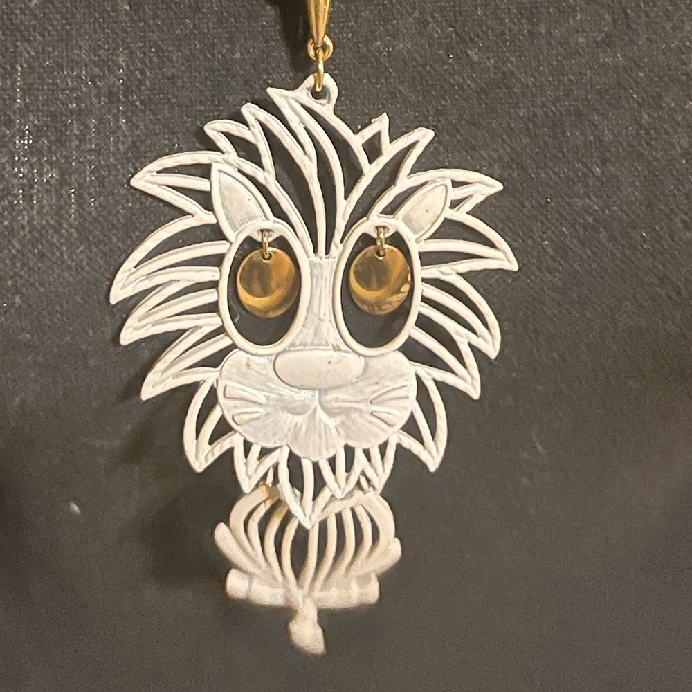 Vintage Alan 1970s White Enamel Articulated Lion Pendant Statement Necklace 24"